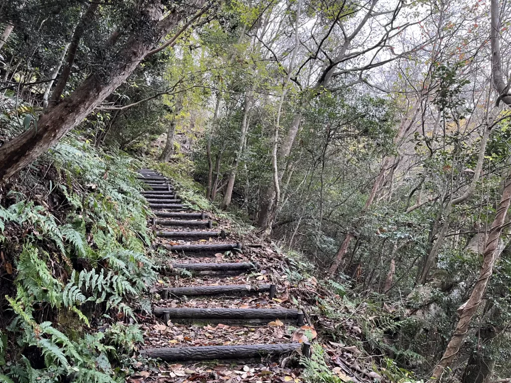 主郭部への道